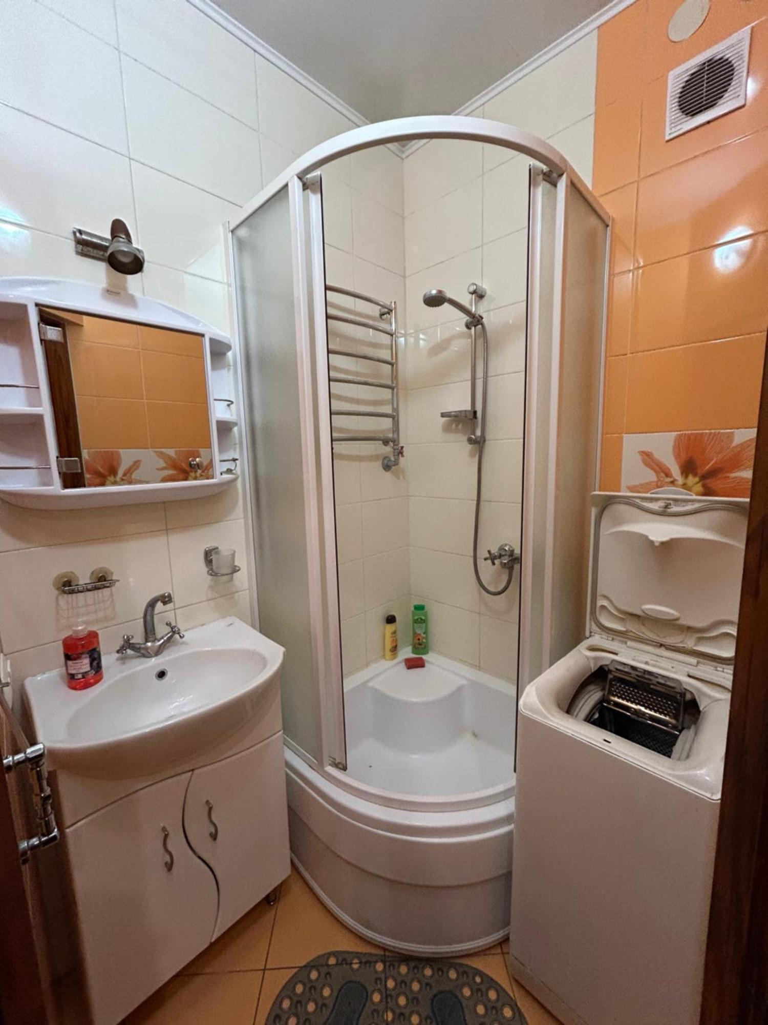 Three Bedroom Stepana Bandery Street Rivne Zewnętrze zdjęcie